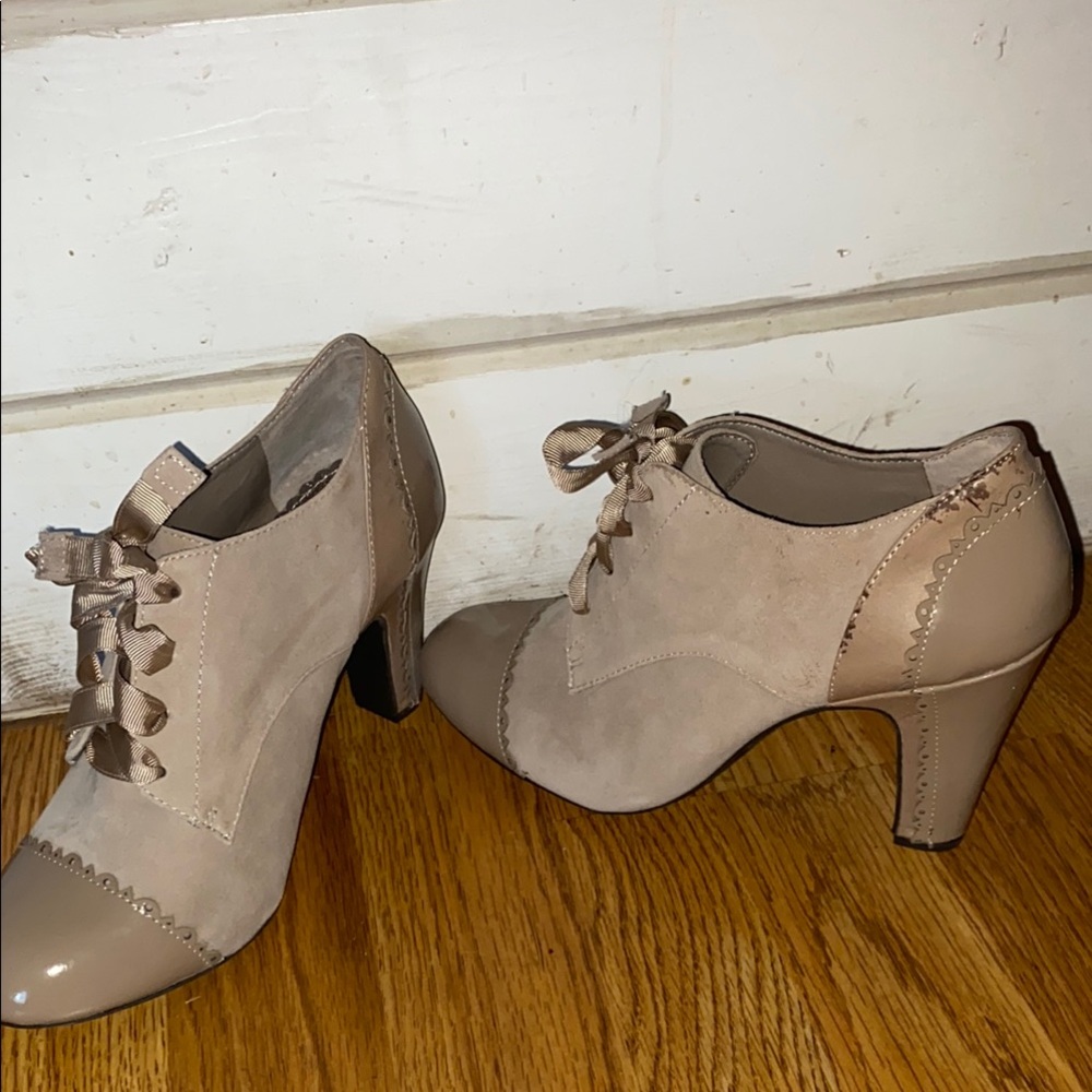 GB Elegant Women's Lace-Up Heels